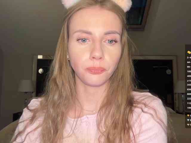 VikkiExtraCheese webcam