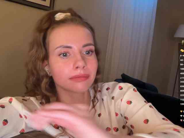 VikkiExtraCheese webcam