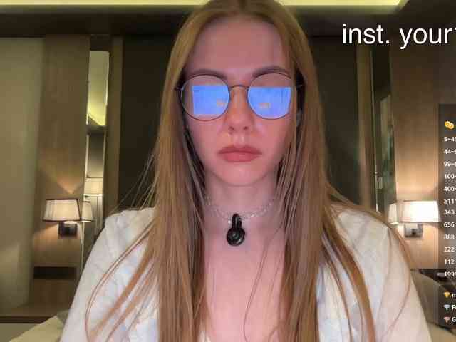 Модель: VikkiExtraCheese