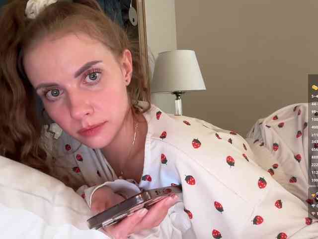 VikkiExtraCheese webcam