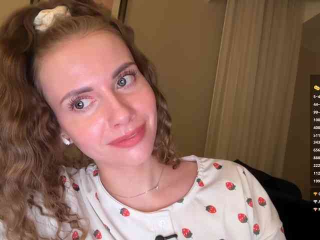 VikkiExtraCheese webcam