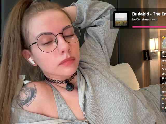 VikkiExtraCheese webcam