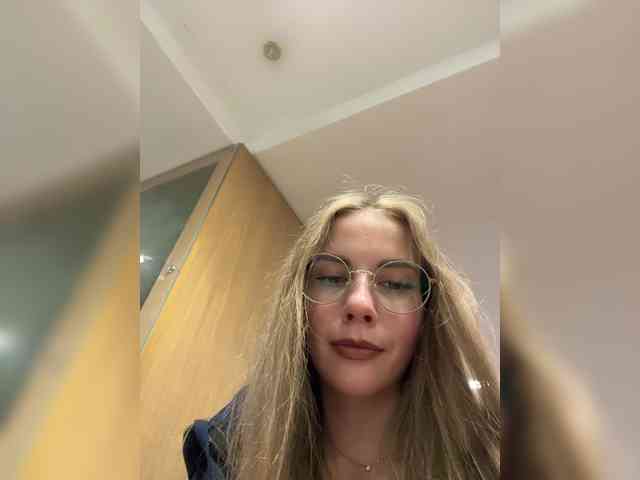 VikkiExtraCheese webcam