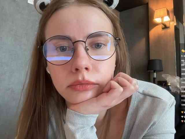 -VikkiL0vesChees... Live Webcam on BongaCams