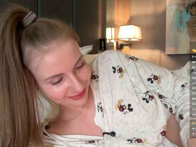 VikkiExtraCheese webcam