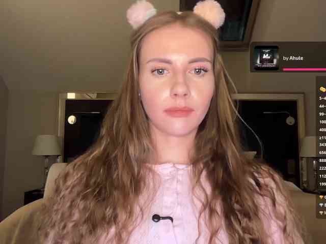 VikkiExtraCheese webcam