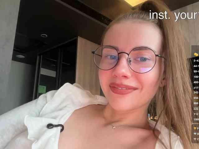 Модель: VikkiExtraCheese