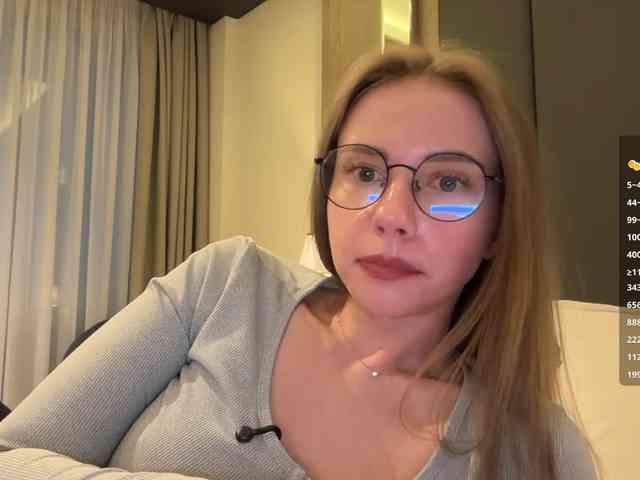 VikkiExtraCheese webcam