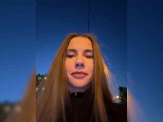 VikkiExtraCheese webcam