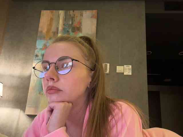 Model: VikkiExtraCheese