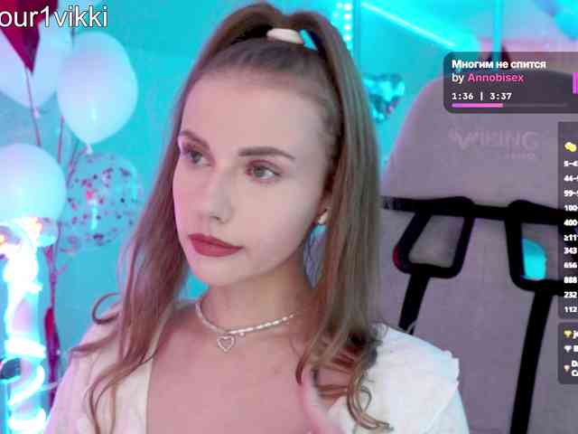 Модель: VikkiExtraCheese