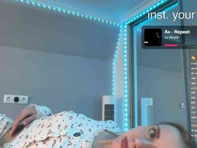 VikkiExtraCheese webcam