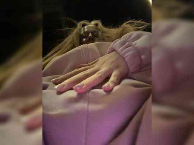 -VikkiL0vesChees... Live Webcam on BongaCams