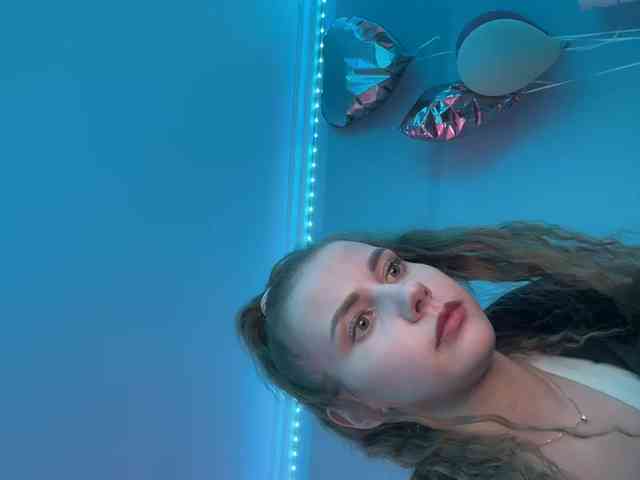 VikkiExtraCheese webcam