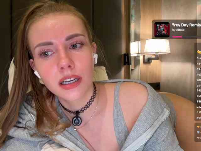 VikkiExtraCheese webcam