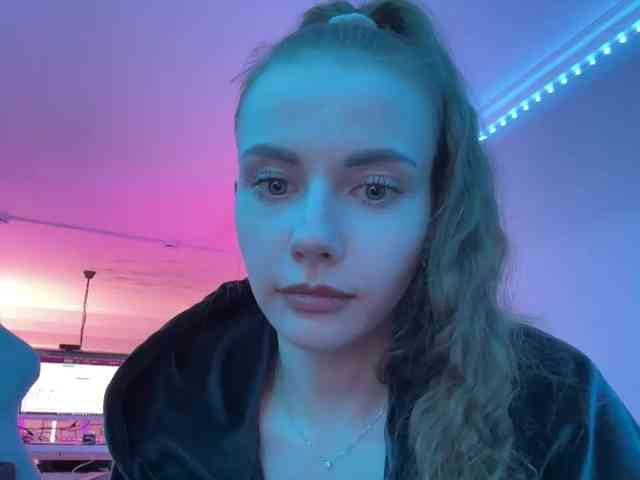 Модель: VikkiExtraCheese