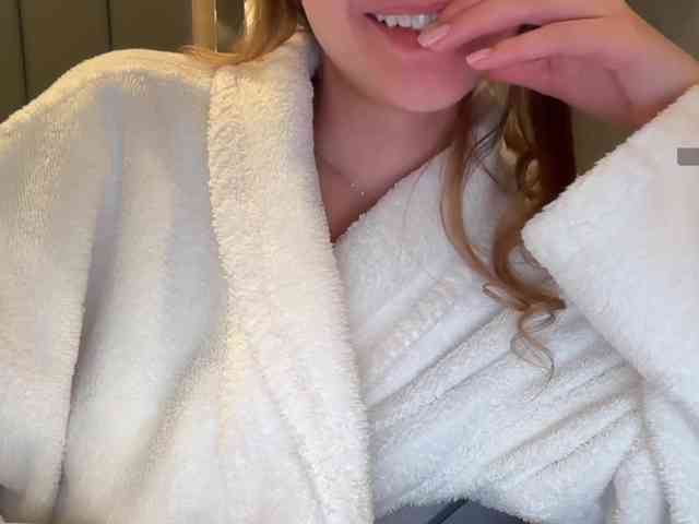 VikkiExtraCheese webcam