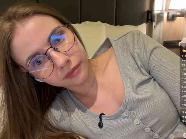 VikkiExtraCheese webcam