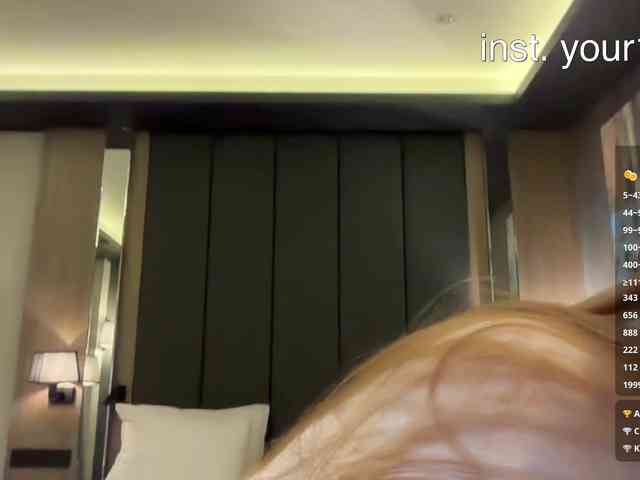 VikkiExtraCheese webcam