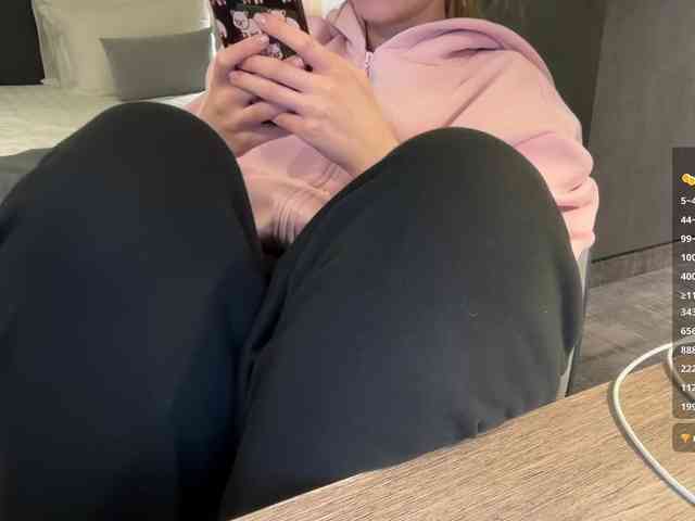 VikkiExtraCheese webcam