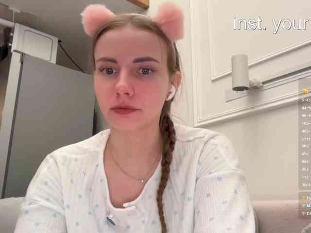 -VikkiL0vesCheese- — Female live cam