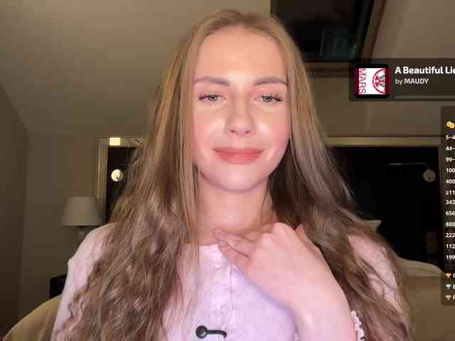 VikkiExtraCheese webcam