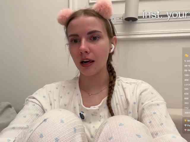 VikkiExtraCheese webcam