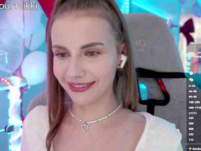Модель: VikkiExtraCheese