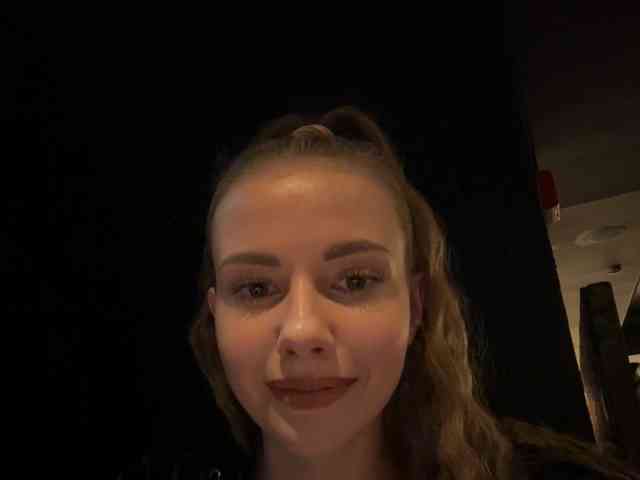 Модель: VikkiExtraCheese