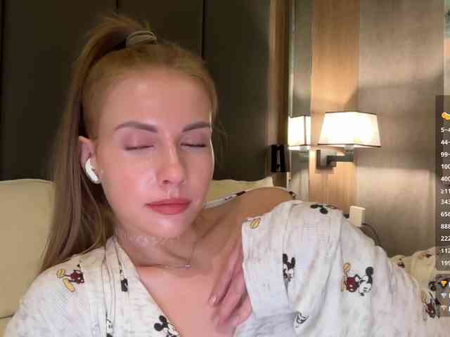 VikkiExtraCheese webcam