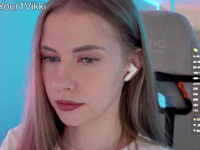 Модель: VikkiExtraCheese