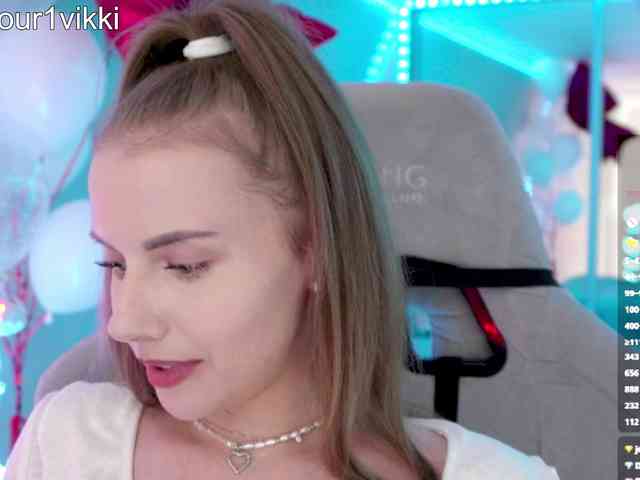 Модель: VikkiExtraCheese