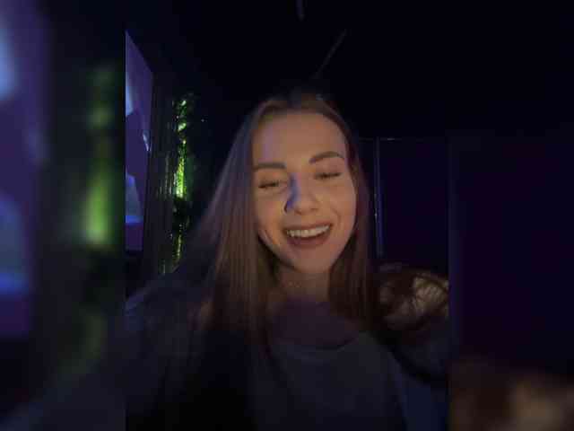 -VikkiL0vesCheese- Sex Cam Show