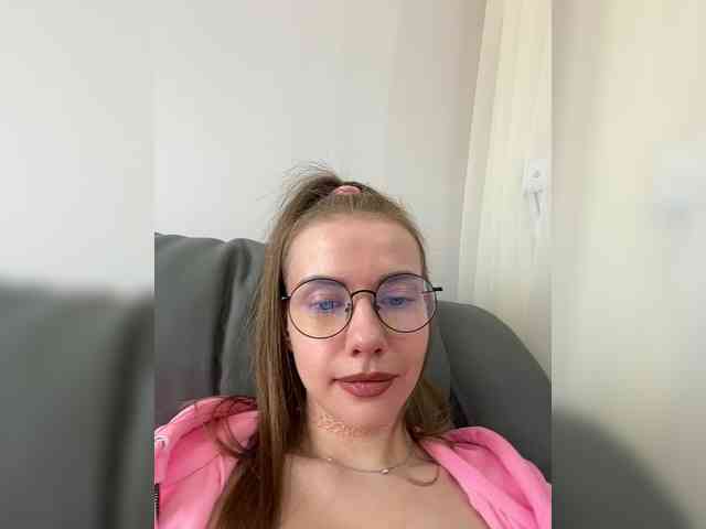 Модель: VikkiExtraCheese