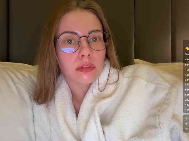 VikkiExtraCheese webcam