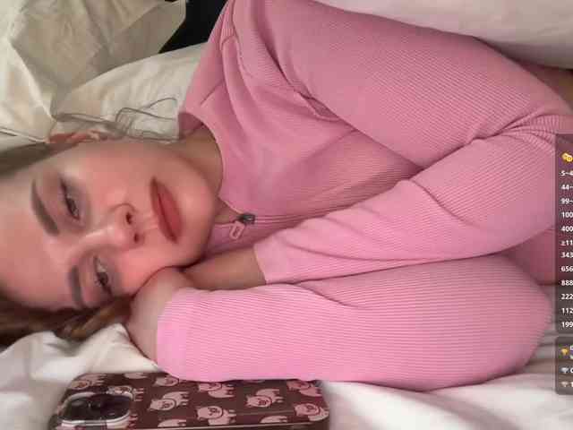 VikkiExtraCheese webcam