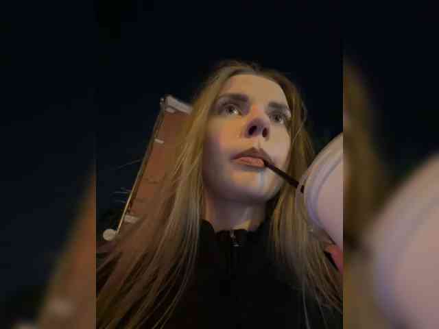 VikkiExtraCheese webcam