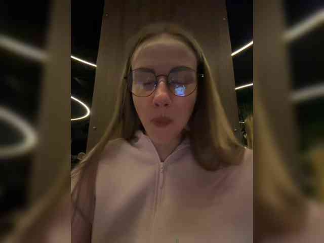 VikkiExtraCheese webcam