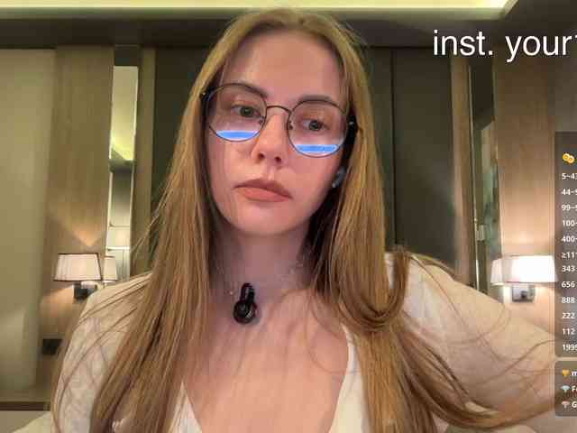 Модель: VikkiExtraCheese