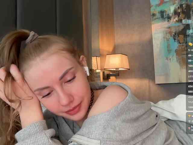 VikkiExtraCheese webcam