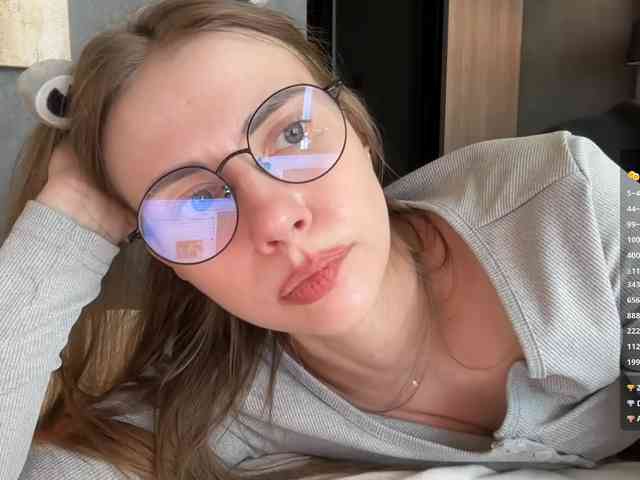 VikkiExtraCheese webcam