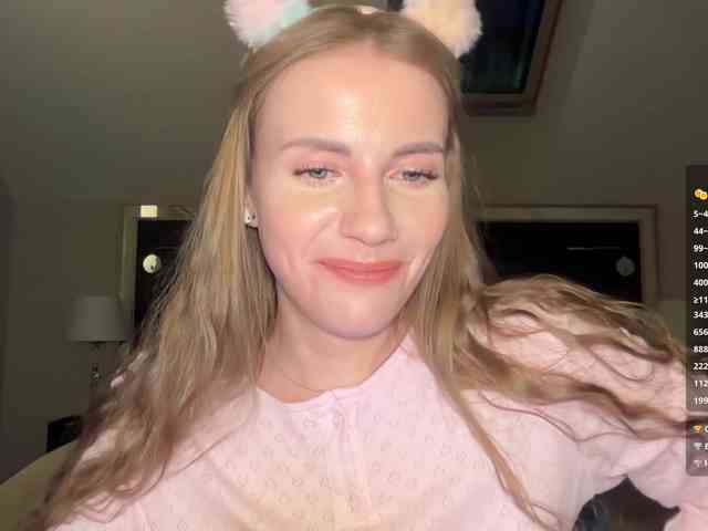 VikkiExtraCheese webcam