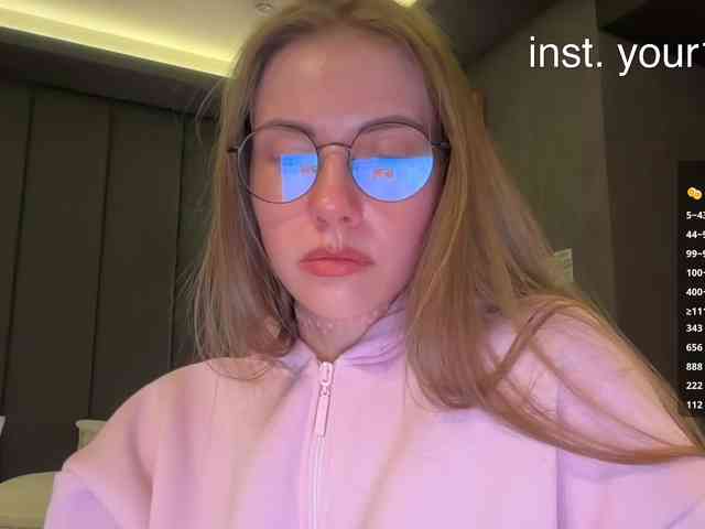 Model: VikkiExtraCheese