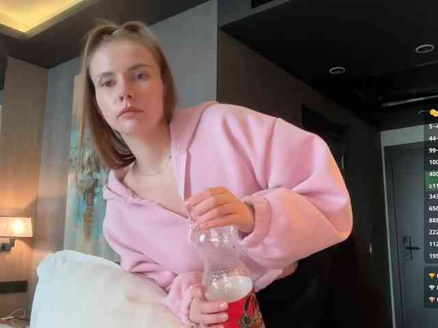 VikkiExtraCheese webcam