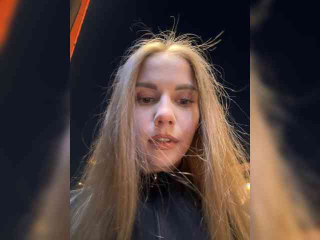 Model: VikkiExtraCheese
