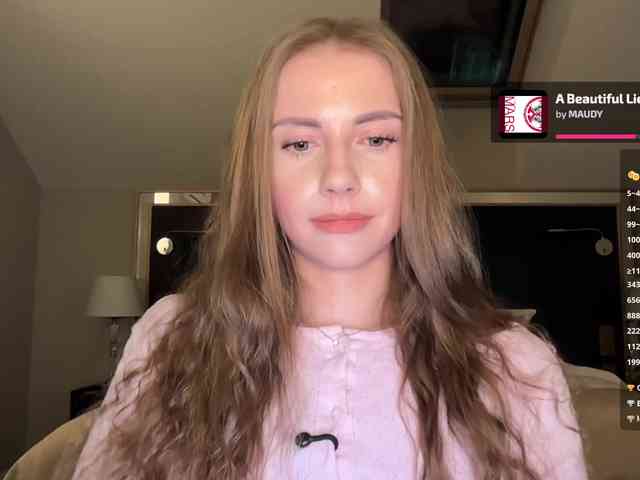 VikkiExtraCheese webcam