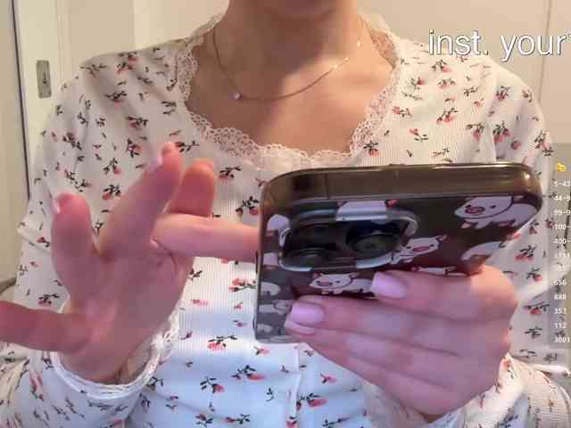 VikkiExtraCheese webcam