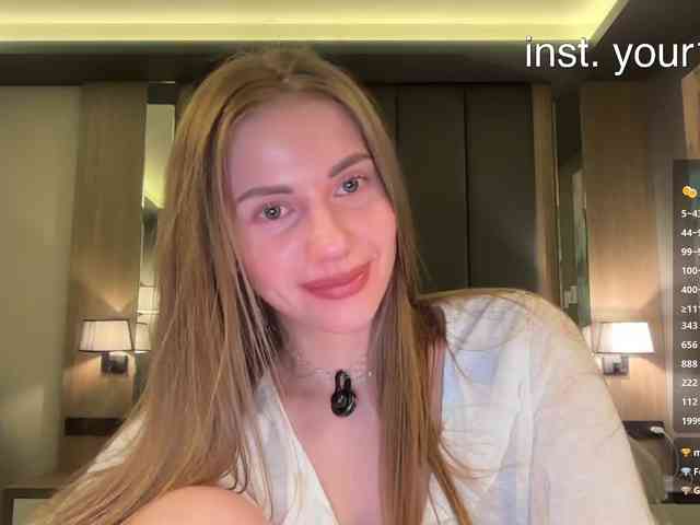 Model: VikkiExtraCheese