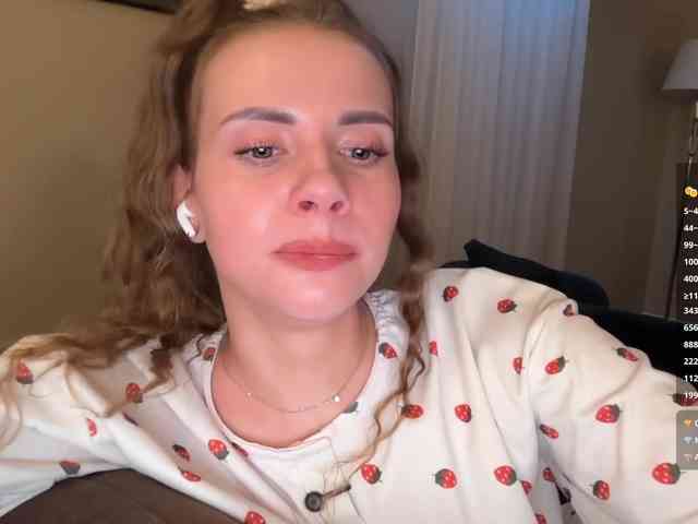 VikkiExtraCheese webcam