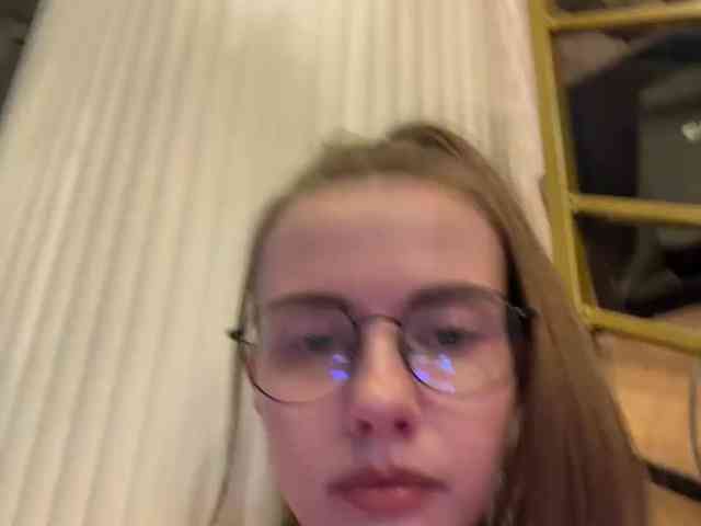 Model: VikkiExtraCheese